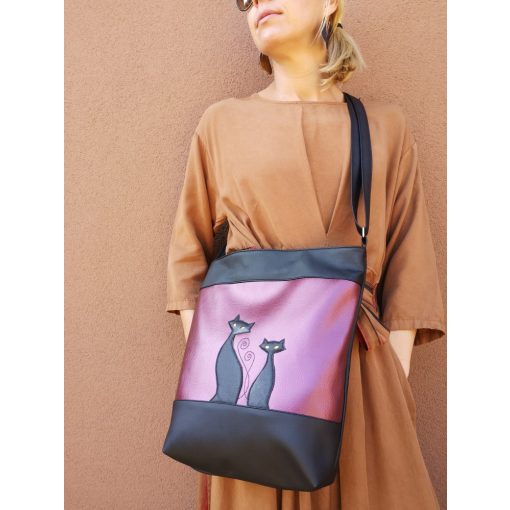 Szia Cicus boszorkánylilában