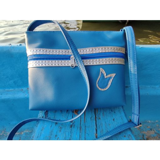 Kiskedvenc kék-ezüst