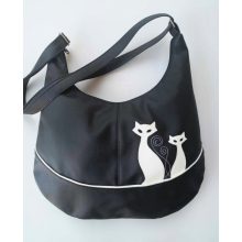 Cicád is belefér fehér