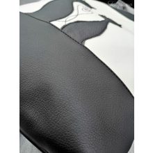 Szia Cicus fehérben