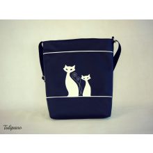 Szia Cicus feketében