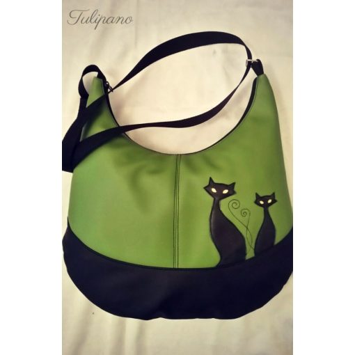 Cicád is belefér szett több szinben