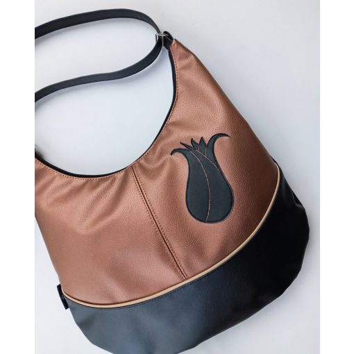 Aranyhomok-fekete válltáska tulipánnal